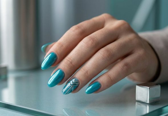 Бірюзовий манікюр